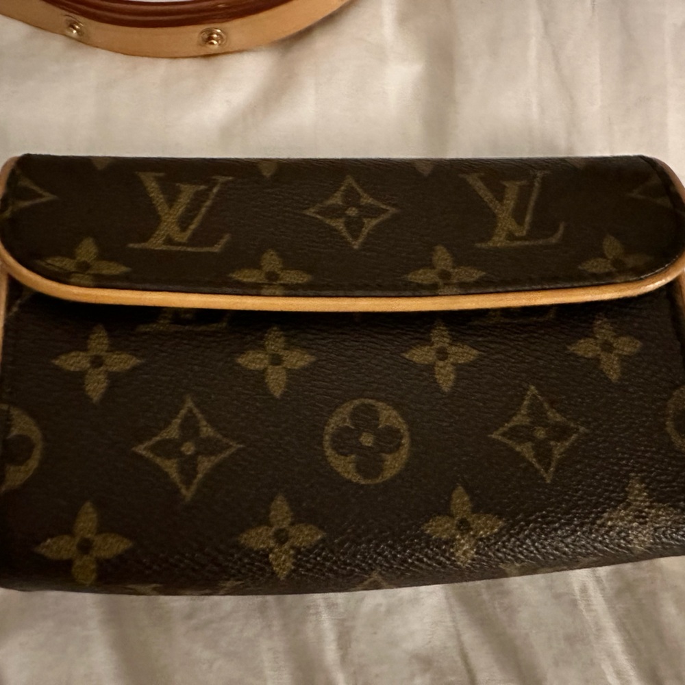 Louis Vuitton belt bag 100% authentic serial number FL0097